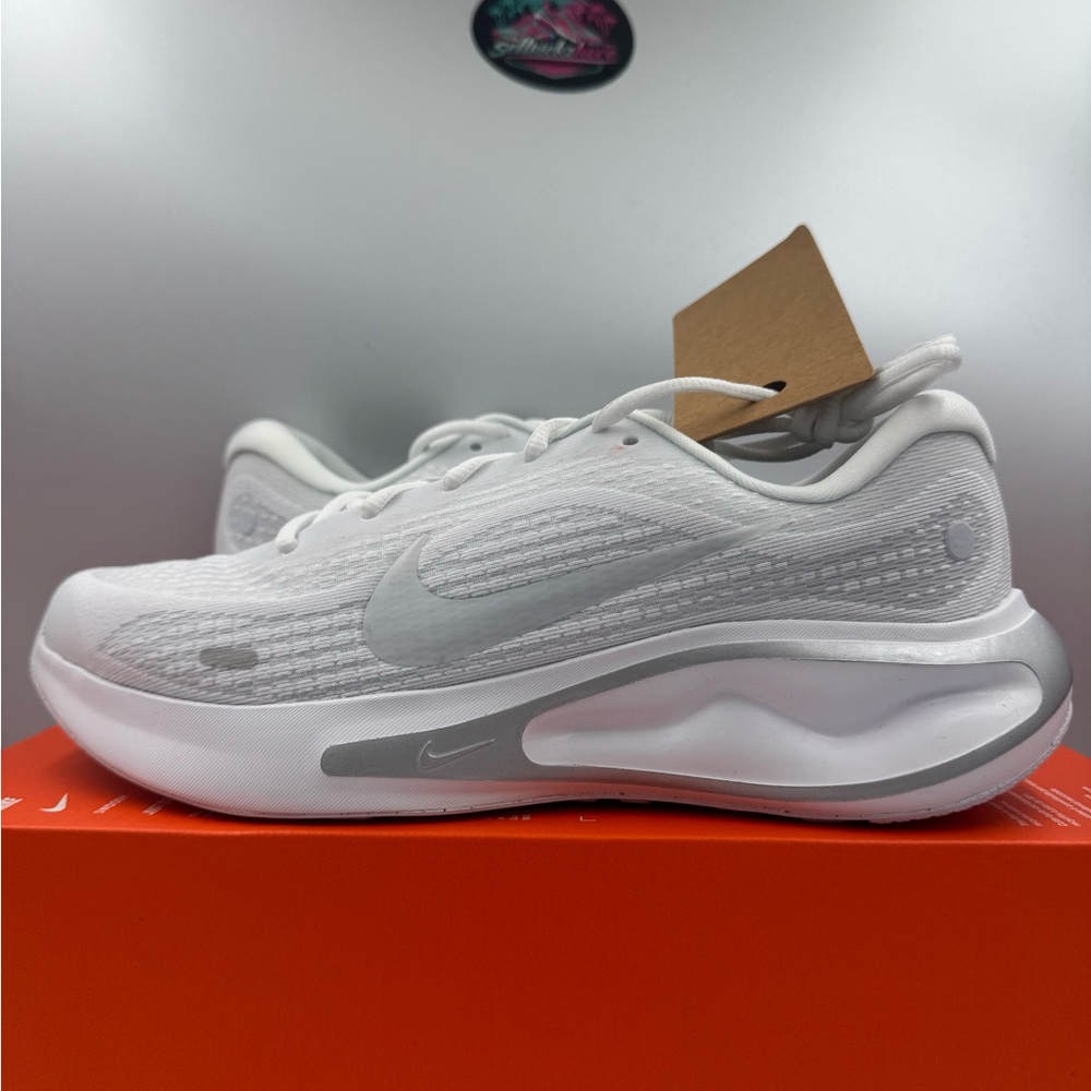 Nike Journey Run White Pure Platinum BRAND NEW Multiple Sizes - Picture 2 of 9